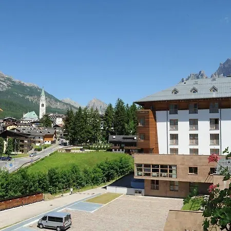 Hotell Panda Cortina- Ricarica Auto Elettriche 3*